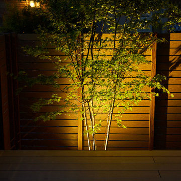 ウッドフェンスと植栽の間接照明