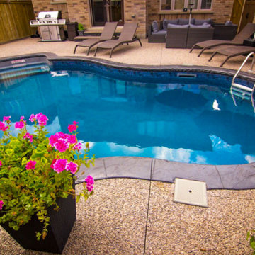 Pool & Lounge Area