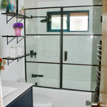 Classic black and white bath room with pattern play