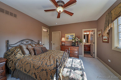 Bedroom - traditional bedroom idea in Chicago