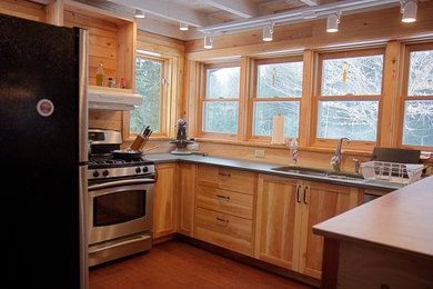 Trendy kitchen photo in Burlington