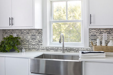 Laundry room - scandinavian laundry room idea in New York