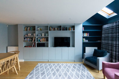 Photo of a modern living room in Oxfordshire with blue walls.