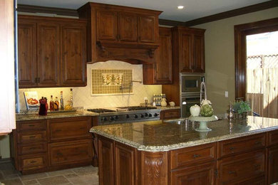 Kitchen photo in Los Angeles