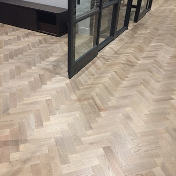 Work Space | Sincero | Authentik | Red Oak | Wire Brushed