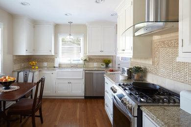 Inspiration for a timeless kitchen remodel in Chicago