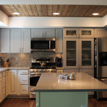 Transitional Two-Toned Kitchen Renovation