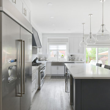 Navy blue&white kitchen