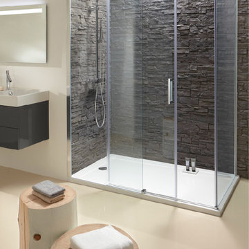 Douche à paroi vitrée