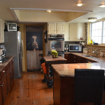 Off-White with Nutmeg Two-Tone Kitchen