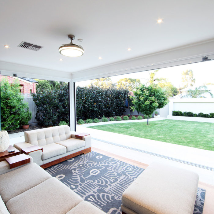 Inspiration for a contemporary patio remodel in Perth