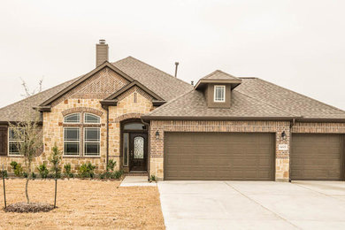 Elegant exterior home photo in Houston