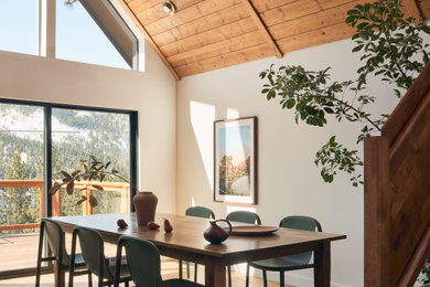Photo of a modern dining room in Sacramento.