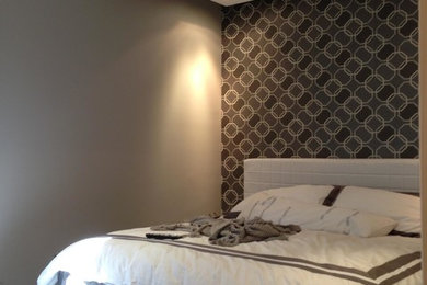 Bedroom - mid-sized modern guest medium tone wood floor bedroom idea in New York with multicolored walls
