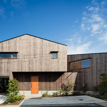 HAYAMA　おおらかな空間と豊かな素材感のある湘南の家