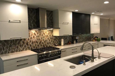 Kitchen - contemporary kitchen idea in Atlanta