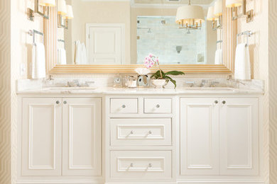 This is an example of a transitional bathroom in Minneapolis.