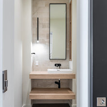 Guest bathroom (main floor)