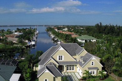 Exterior home idea in Miami