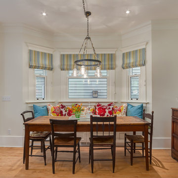 A fully family space: dining and sharing time