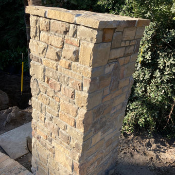 Jupiter Island Chicago Brick driveway with Precast boarders. Stone Faced Home