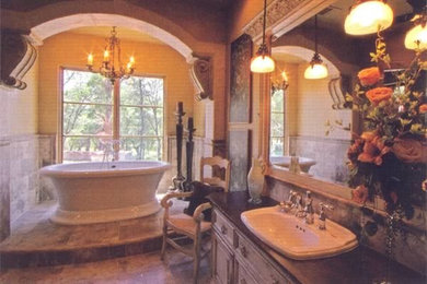 サクラメントにあるおしゃれな浴室の写真