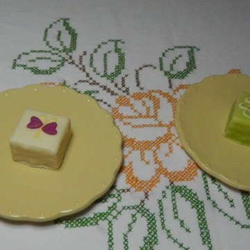 Yellow Scallop Edge Dessert Plates