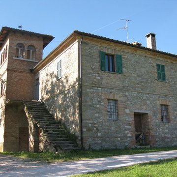 For sale farmhouse in Sant'Angelo in Vado, Le Marche, central Italy