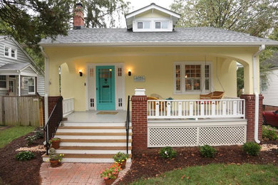 Small traditional one-storey white house exterior in Richmond with a shingle roof.