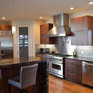 Highly functional kitchen for multiple cooks