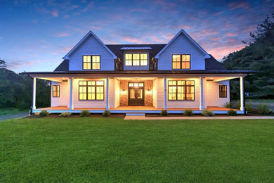 Farmhouse exterior home idea in Bridgeport