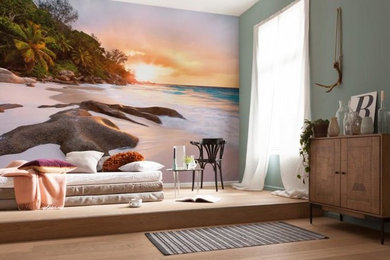 Living room photo in Montreal