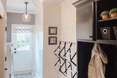 Example of a transitional mudroom design in Chicago