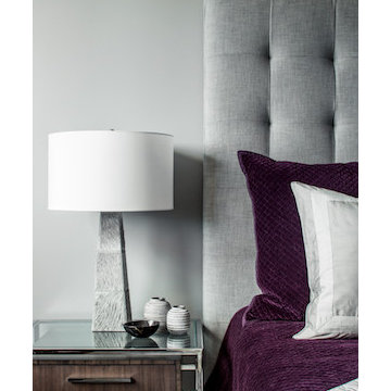 Small decorative objects on a bedside table leave enough room for a glass of wat