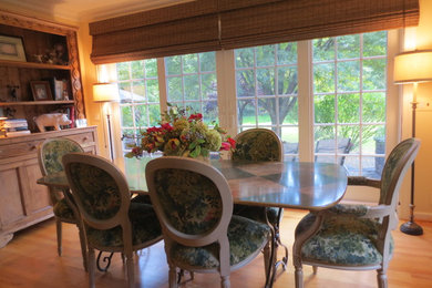 Example of a classic dining room design in New York