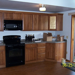 Cottage Kitchen - Kitchen Cabinetry