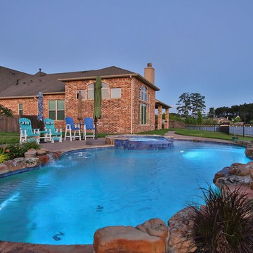 Bilow- Luxury Backyard Pool Lighting