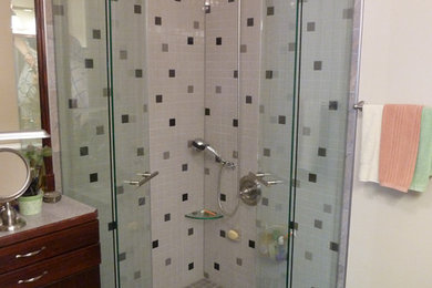 Inspiration for a modern bathroom remodel in Vancouver