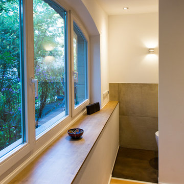 Viel Licht durch einen Fensterbogen