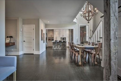 Example of a minimalist dining room design in Boston