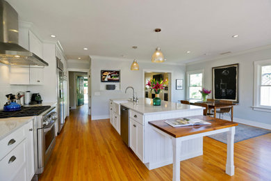 Example of a kitchen design in Santa Barbara