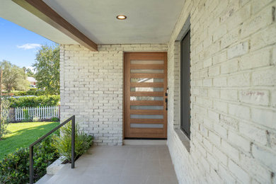 Example of an entryway design in Los Angeles