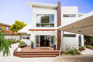 Home design - mid-sized transitional home design idea in Perth