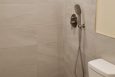 Bathroom - bathroom idea in New York