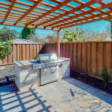 Pergola And Outdoor Kitchen in Palo Alto