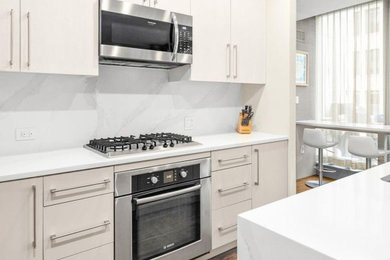 Example of a mid-century modern kitchen design in New York