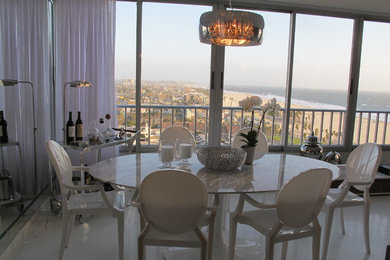 Inspiration for a contemporary dining room remodel in Los Angeles