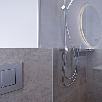 Aus einem Badezimmer wird ein Duschbad im Münchner Osten