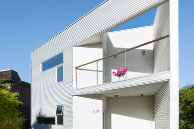 Inspiration for a mid-sized contemporary white two-story metal exterior home remodel in Los Angeles