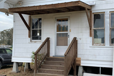 Cottage exterior home idea in New Orleans